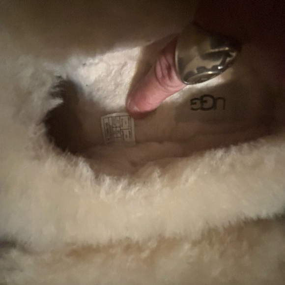 UGG Slippers/Shoes Women’s - Picture 10 of 12